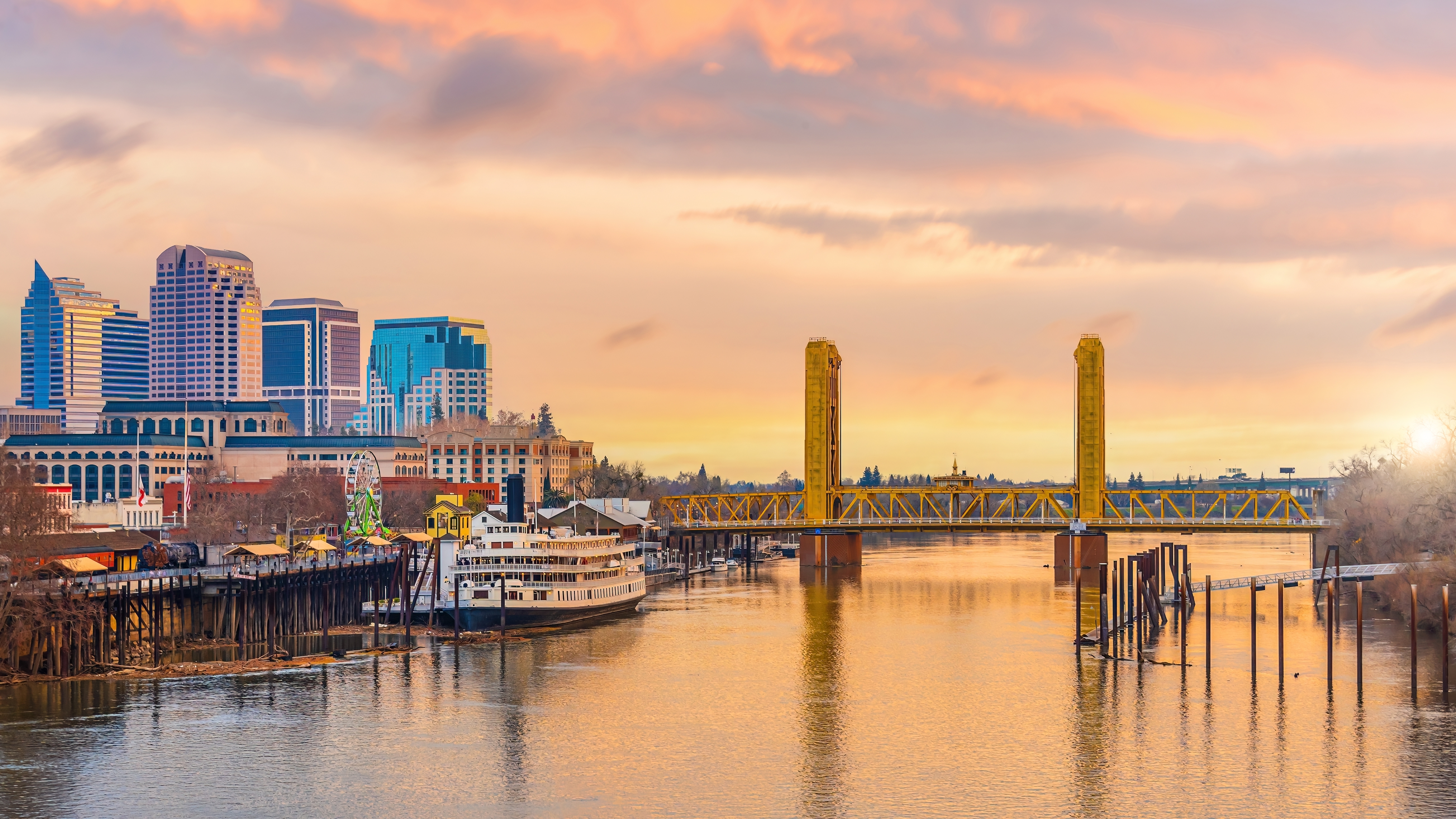 Old town Sacramento city skyline with Tower Bridge, cityscape of California in  USA